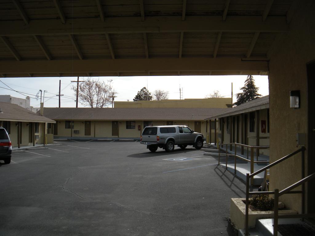 Lone Pine Budget Inn Экстерьер фото